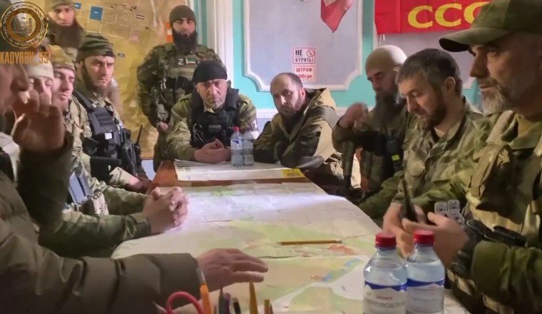 УКРАИНА. Алибек Делимханов провел совещание с бойцами чеченских спецподразделений