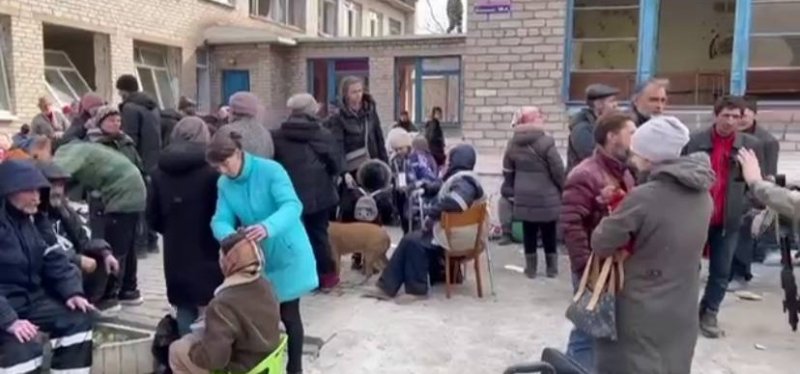 УКРАИНА. Чеченские военнослужащие помогли жителям Мариуполя покинуть подвалы
