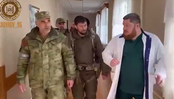 УКРАИНА. Генерал-майор Алибек Делимханов посетил в Луганске раненых чеченских бойцов