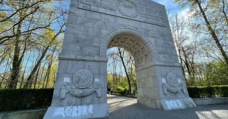В Германии осквернили мемориал советским воинам-освободителям