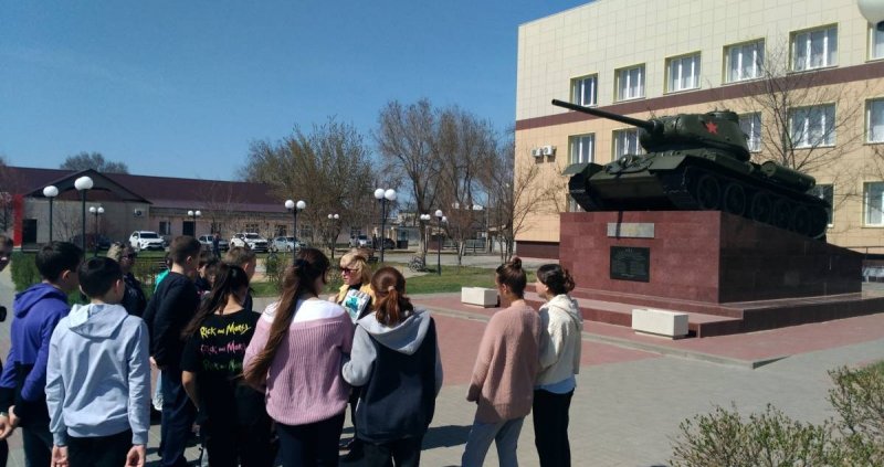 ВОЛГОГРАД. Ученики первой школы побывали на пешеходной экскурсии