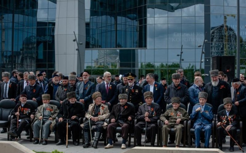 ЧЕЧНЯ. 101-летний ветеран ВОВ из ЧР принял участие в параде Победы в Грозном (+видео)