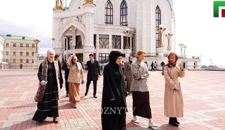 ЧЕЧНЯ. Айшат Кадырова посетила казанскую мечеть Кул Шариф