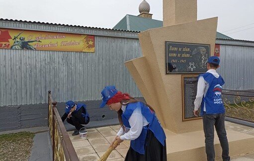 ЧЕЧНЯ. Добровольцы привели в порядок военные памятники Чеченской Республики