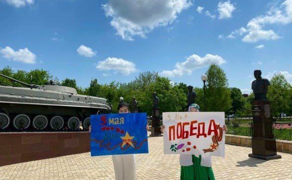 ЧЕЧНЯ. Молодогвардейцы Чеченской Республики провели пикет в поддержку российской армии
