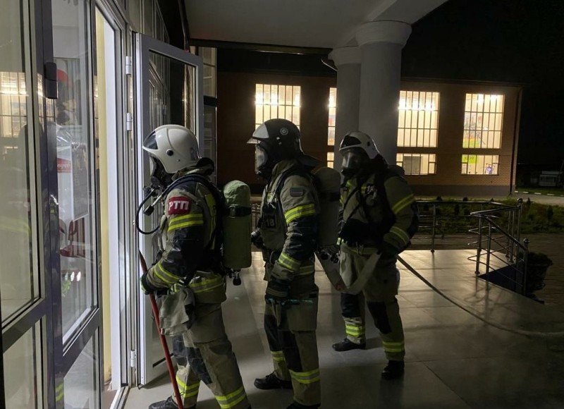 ЧЕЧНЯ. В Шали прошла ночная тренировка по ликвидации пожара в общеобразовательной школе