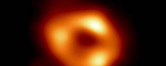 Европейская Южная обсерватория опубликовала первое в истории фото сверхмассивной черной дыры