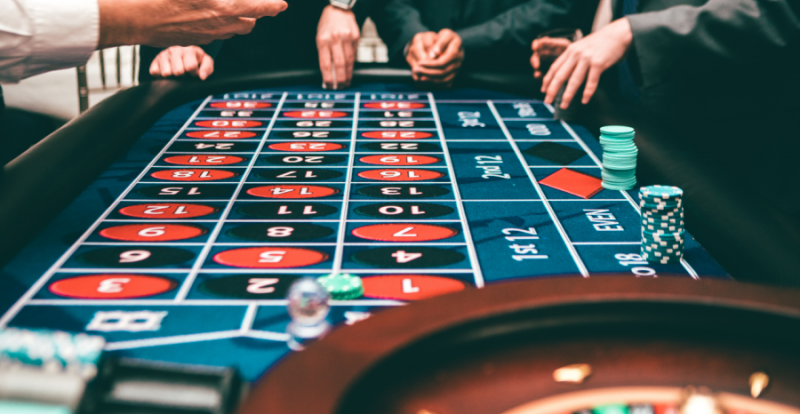 Японец по ошибке получил от властей $360 тысяч и сразу проиграл их в казино