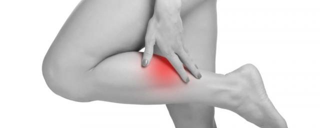 Боль в ноге с жаром или отеком может быть признаком тромбоза