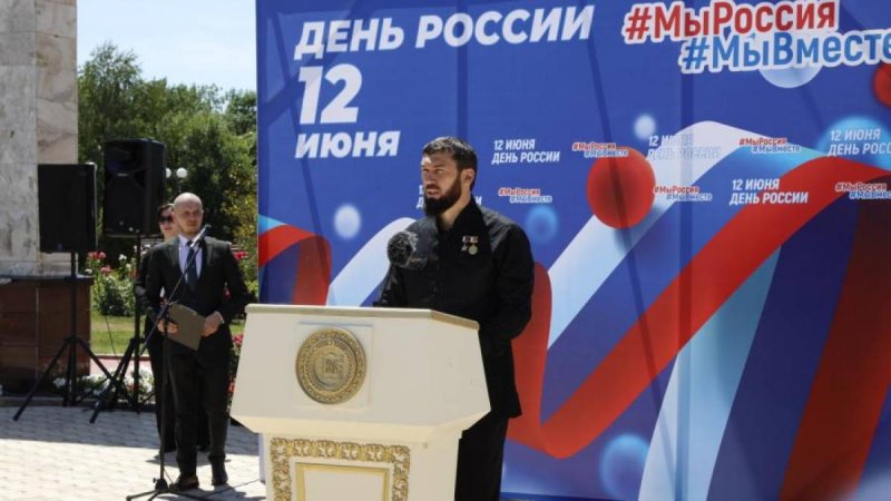 ЧЕЧНЯ. День России в Грозном отпраздновали многотысячным митингом