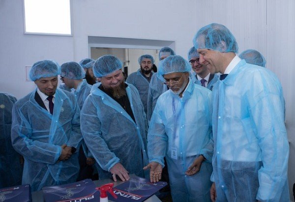 ЧЕЧНЯ. Р. Кадыров и Д. Мантуров посетили завод по производству высокотехнологичных медизделий
