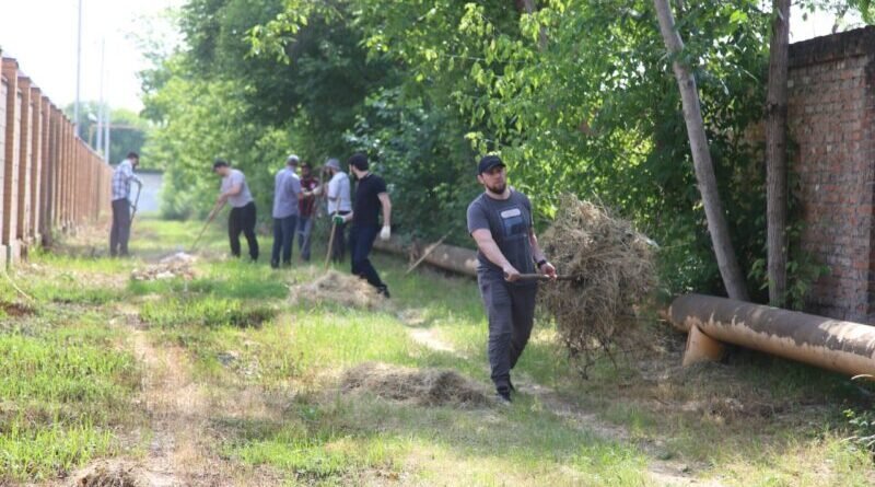 ЧЕЧНЯ.  Субботник в Минавтодоре