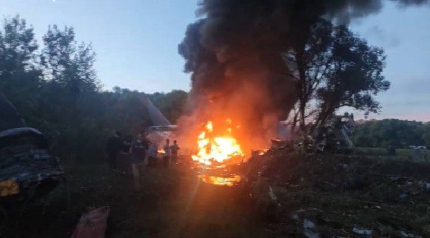Четыре человека погибли при крушении самолета Ил-76 в Рязани