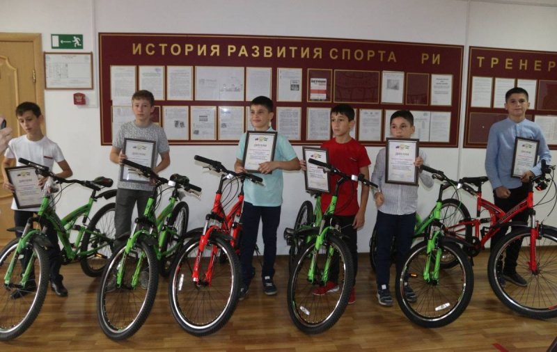 ИНГУШЕТИЯ. Партийцы подарили  юным спортсменам велосипеды