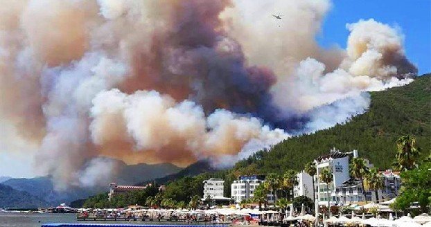Лесные пожары бушуют в турецком курорте Мармарис