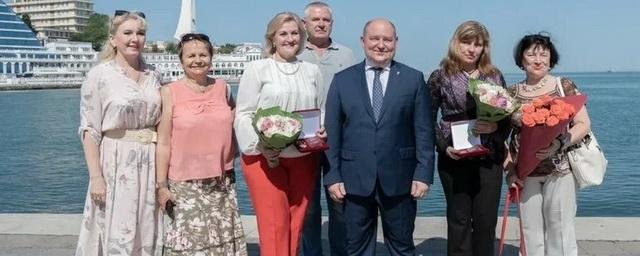 СЕВАСТОПОЛЬ. Губернатор Севастополя в День города наградил жителей за особые заслуги