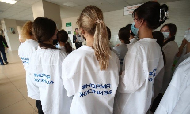 ВОЛГОГРАД. Более 500 перенесших инсульт волгоградцев получили помощь волонтеров