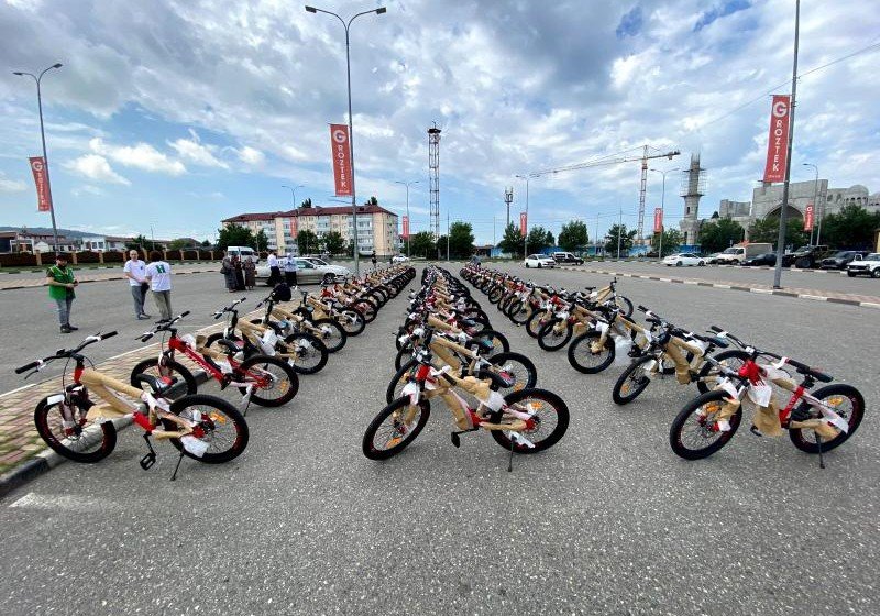 ЧЕЧНЯ. Детям-сиротам раздали 200 велосипедов