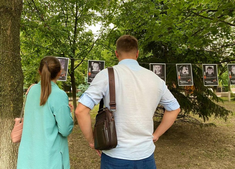 ЧЕЧНЯ. Молодогвардейцы Чечни провели фотовыставку, посвященную детям  Донбасса