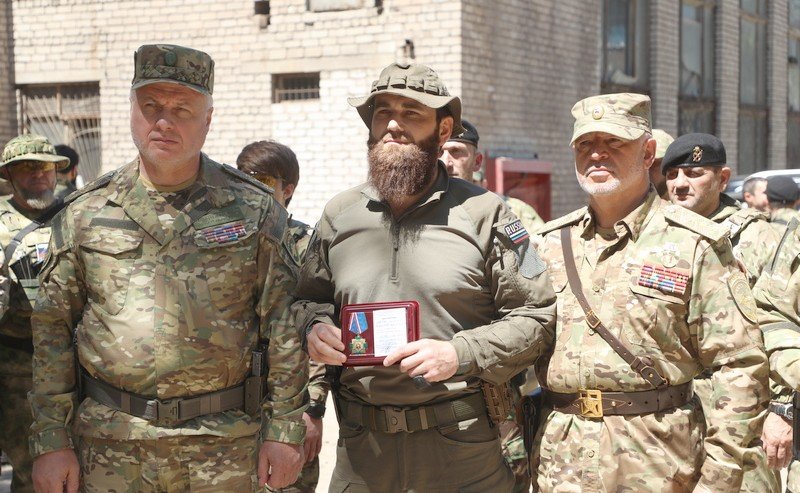 ЧЕЧНЯ. Р. Алханов и С. Бачурин посетили бойцов спецподразделения «Ахмат» в зоне СВО