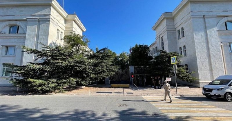 КРЫМ. Рядом со штабом ЧФ в Севастополе сработало взрывное устройство