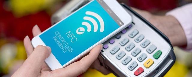 Российские банки тестируют оплату в Системе быстрых платежей путем касания смартфона