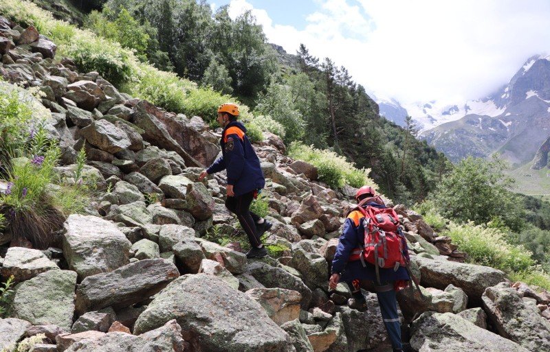 ЧЕЧНЯ. Чеченские спасатели проходят альпинистскую подготовку
