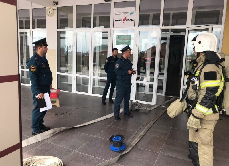 ЧЕЧНЯ. Пожарные провели тренировку в общеобразовательной школе Алхан-Юрта