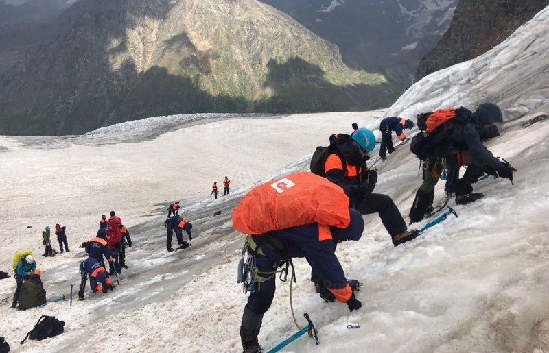 ЧЕЧНЯ. Спасатели из Чеченской Республики прошли альпинистскую подготовку на Эльбрусе