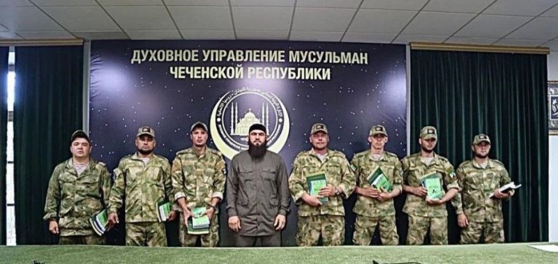 ЧЕЧНЯ. В Грозном перед отправкой на Украину семеро добровольцев приняли ислам