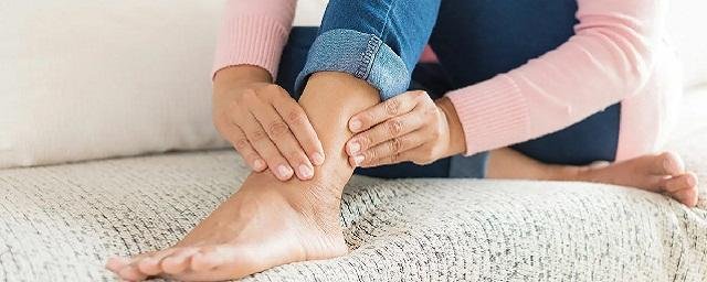 Кардиолог Сингх: боль в ногах и отеки могут указывать на проблемы с кровообращением