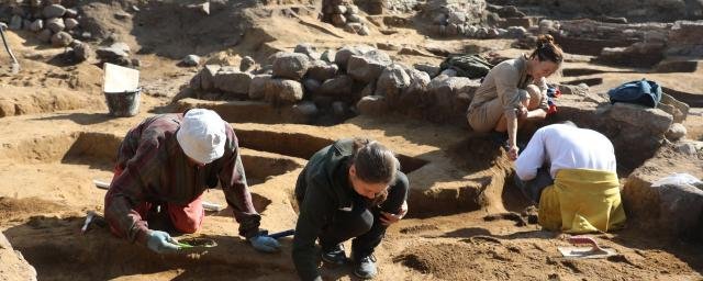 Российские археологи нашли под Курском древний клад, который связывают с воинским культом