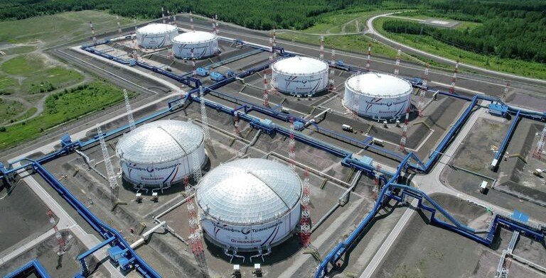 Украина остановила транзит российской нефти в Венгрию, Чехию и Словакию