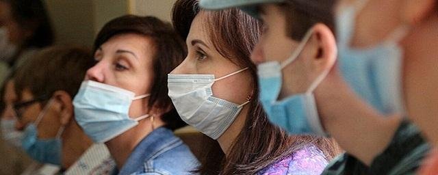 Врач Мясников заявил, что маска не защитит здорового человека от заражения коронавирусом