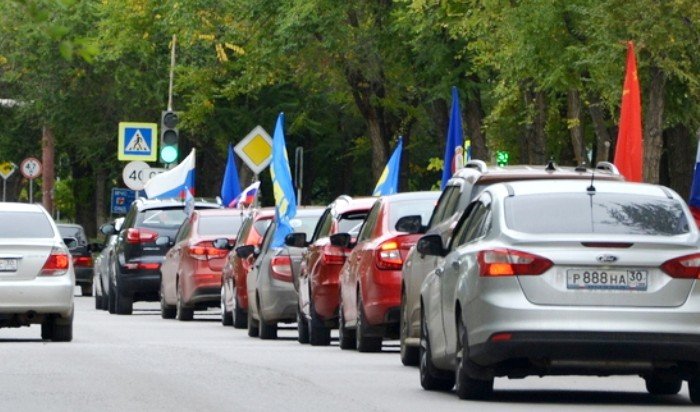 АСТРАХАНЬ. В Астраханской области прошел автопробег в поддержку участников спецоперации и референдумов