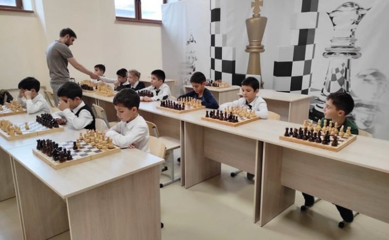 ЧЕЧНЯ. В Аргуне провели мастер-класс для юных шахматистов