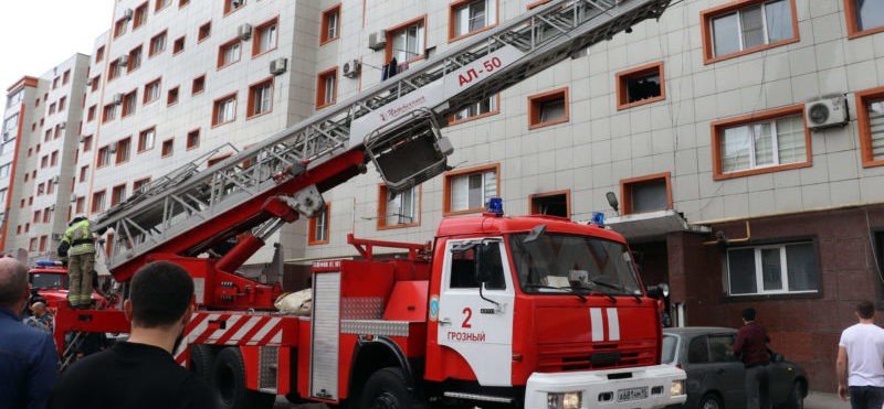 ЧЕЧНЯ. В Грозном из подъезда многоквартирного дома пожарные спасли 19 человек