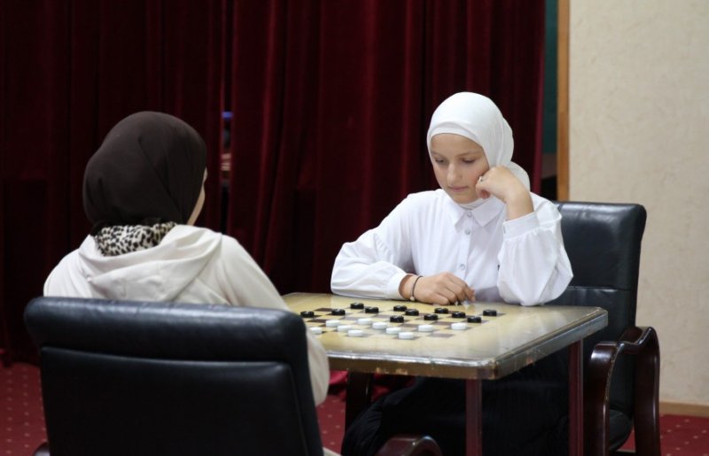 ЧЕЧНЯ. В Грозном прошел турнир по шашкам, приуроченный ко Дню чеченской женщины