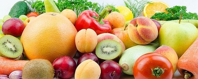 Гастроэнтеролог Лопатин назвал фрукты и овощи, которые нужно исключить из рациона после 50 лет