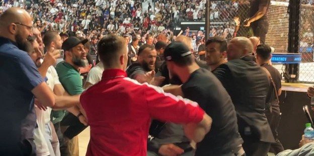 ЧЕЧНЯ. На турнире бойцовского чемпионата (UFC) возник конфликт между Х. Чимаевым и А. Нурмагомедовым