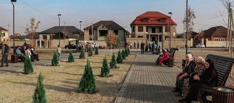 ЧЕЧНЯ. В Байсангуровском районе Грозного открыли благоустроенный сквер