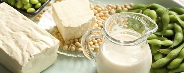 Эндокринолог Павлов рассказал о пользе бобовых и молочных продуктов после 40 лет