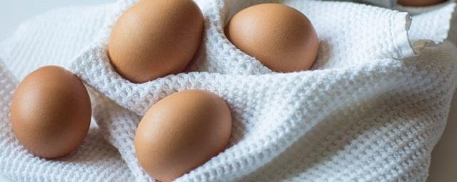 Эндокринолог Поляков предупредил, что употребление куриных яиц вызывает хроническую усталость