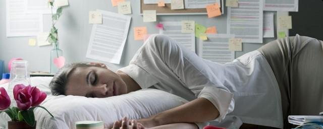 Невролог Михаил Тардов объяснил, как бороться с дневной сонливостью