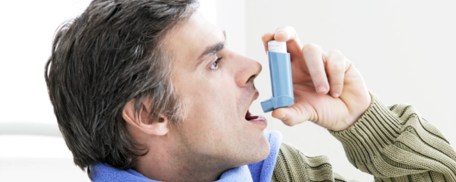 Пульмонолог Абакумов заявил, что для профилактики астмы необходимо выкинуть «пылесборники»