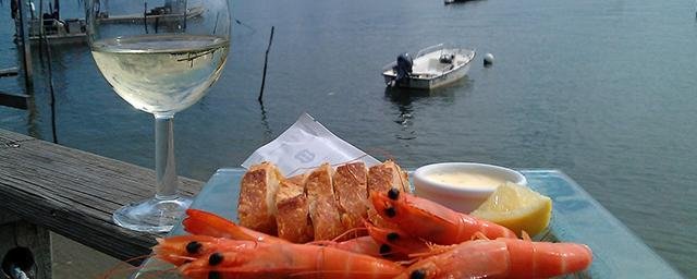 Ученые из Сиднейского университета советуют закусывать алкоголь морепродуктами и постным мясом