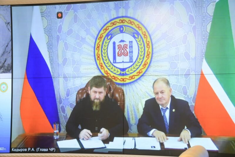 ЧЕЧНЯ.  Руководитель Росавтодора и глава Чеченской Республики подписали меморандум о пятилетнем плане развития дорожной сети