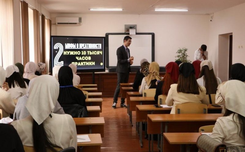 ЧЕЧНЯ. В Грозном проходит форум «Учитель создает нацию! А. А. Кадыров»
