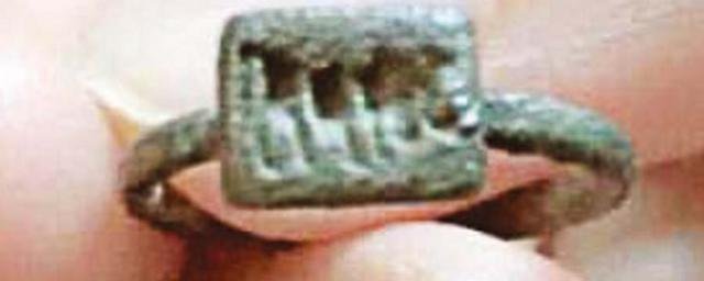 Древнее серебряное кольцо бронзового века нашли в Омане