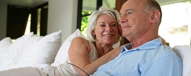 Психологи заявили, что позитивное отношение к старению улучшает сексуальную жизнь после 50 лет